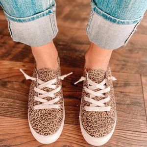 women's mad love lennie lace up canvas flexible bottom sneakers